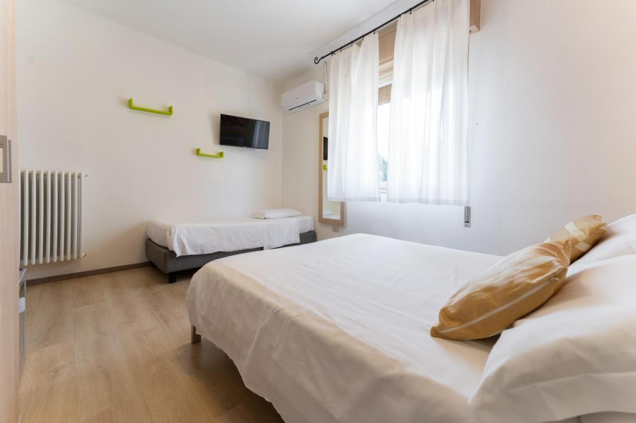 Hotel Benaco Mavras ペスキエーラ・デル・ガルダ エクステリア 写真