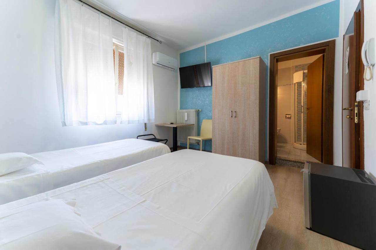 Hotel Benaco Mavras ペスキエーラ・デル・ガルダ エクステリア 写真