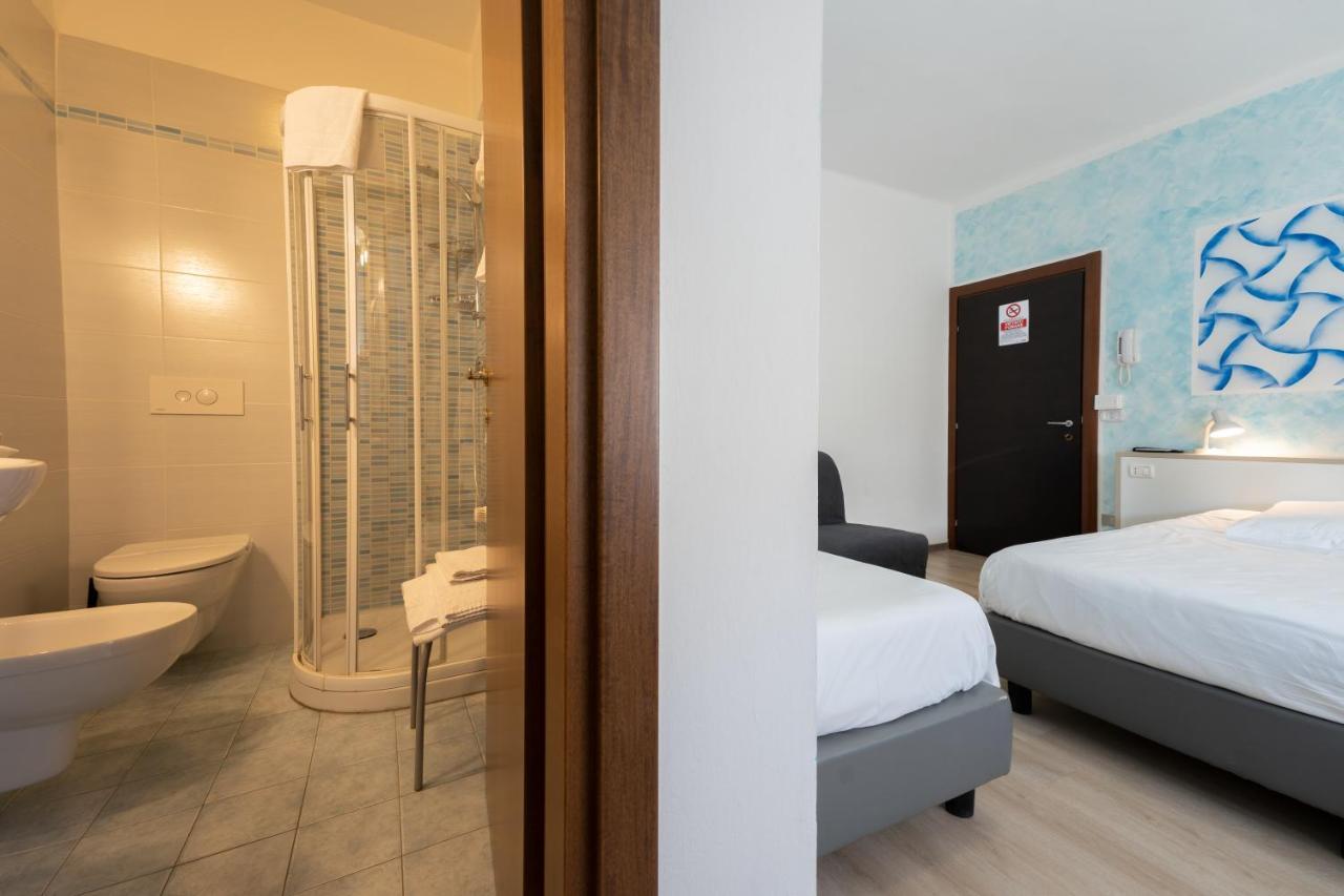 Hotel Benaco Mavras ペスキエーラ・デル・ガルダ エクステリア 写真