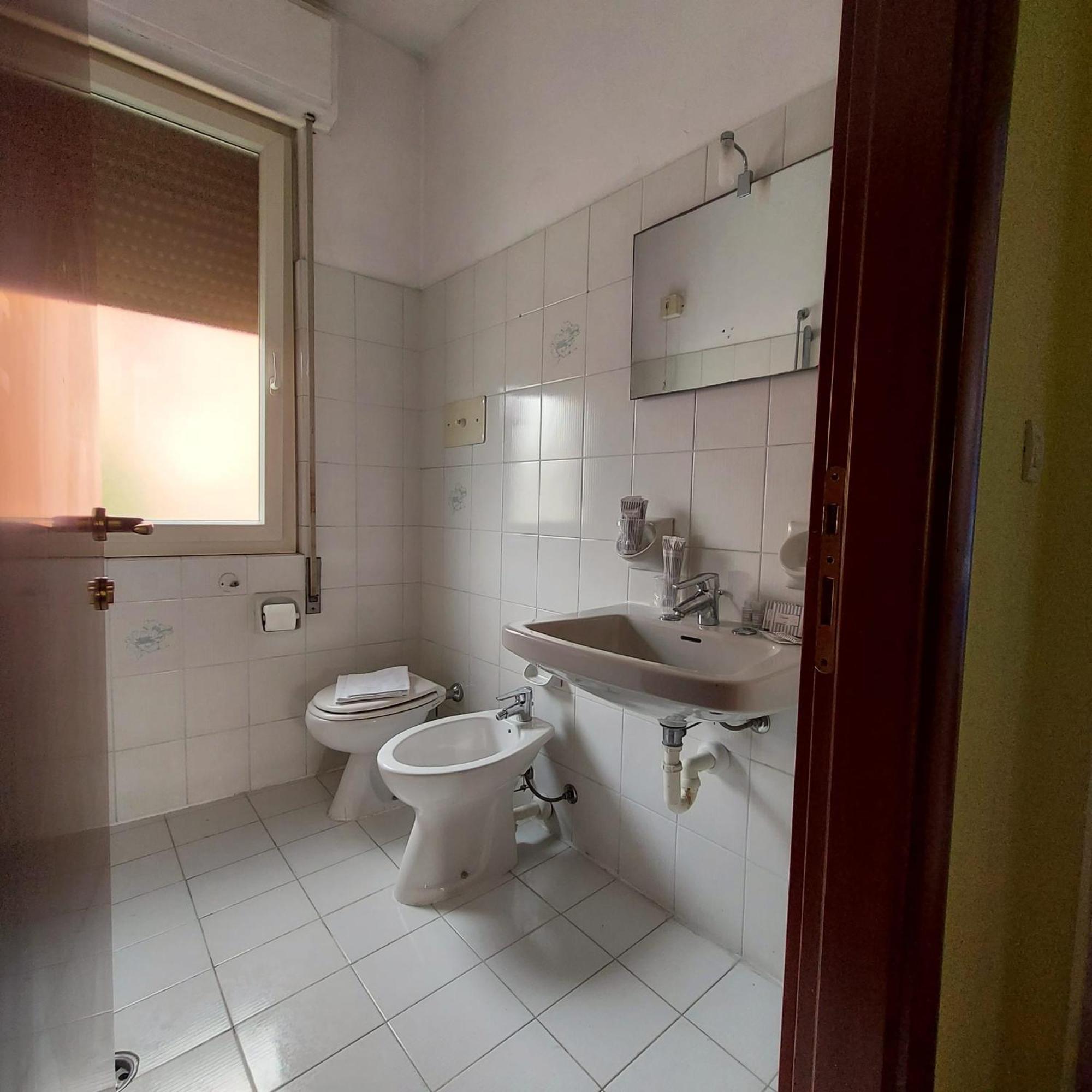 Hotel Benaco Mavras ペスキエーラ・デル・ガルダ エクステリア 写真
